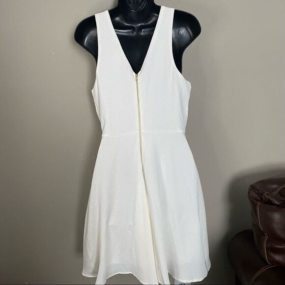 Everly V Neck Ivory Flowy Midi Dress - Picture 6 of 10